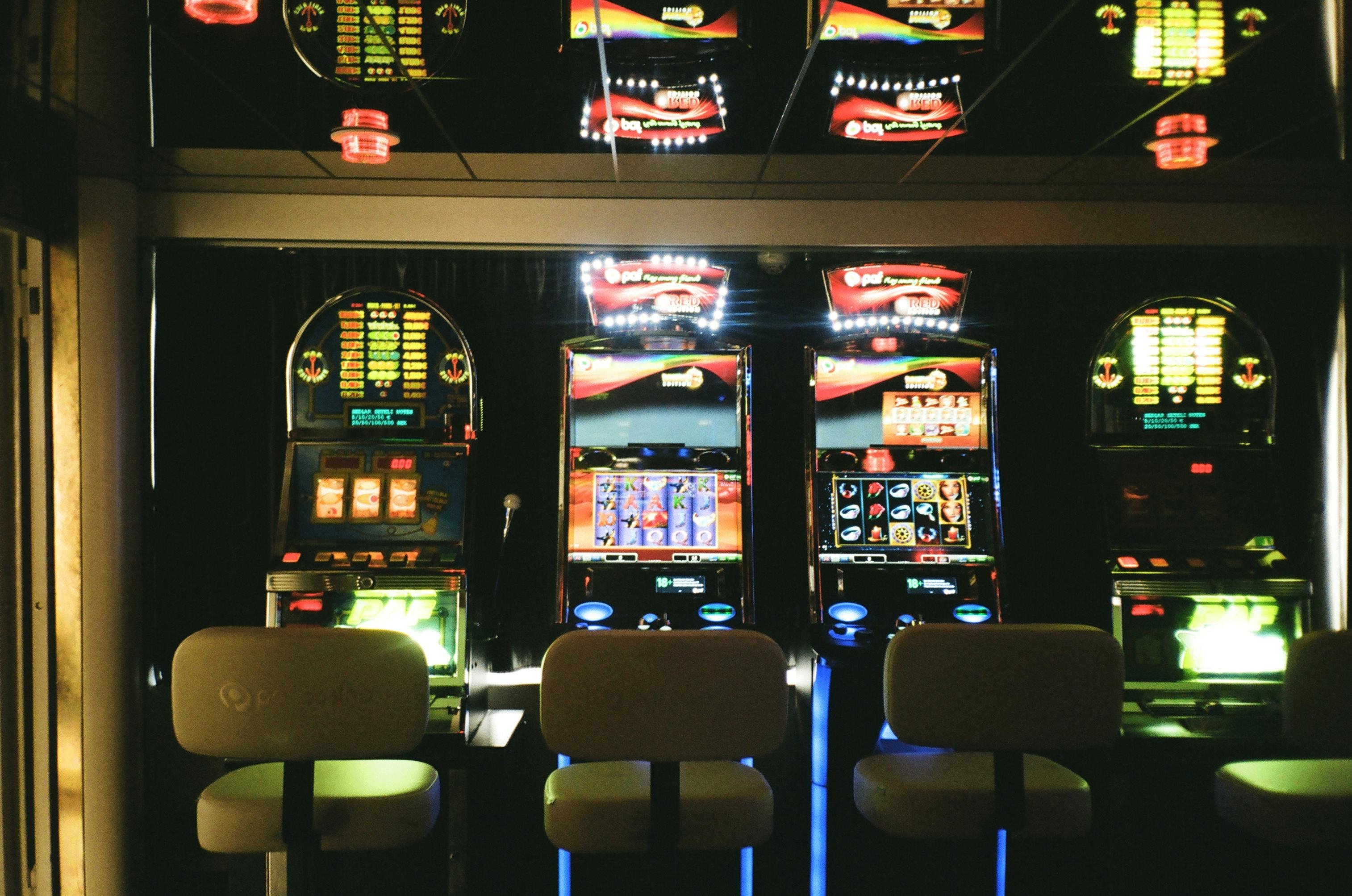 QRIS QR code scan interface for opaltogel slot deposit