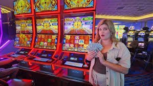opaltogel slot VIP tier display showing cashback rates and benefits progression
